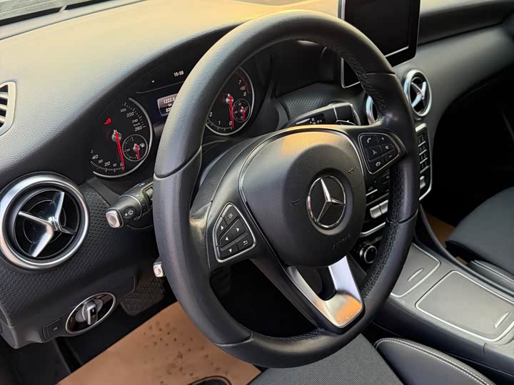 Mercedes-Benz A-Class 2017 A 200 — фото 10
