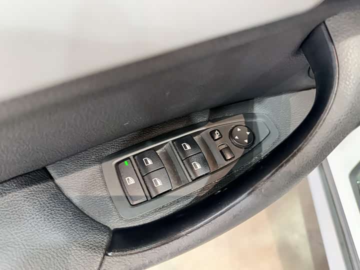 BMW X1 2019 s Drive 18 Li — фото 16