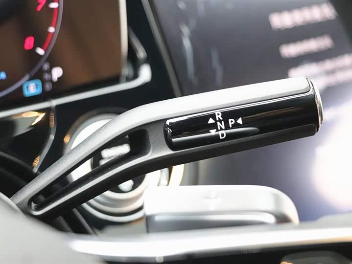 Mercedes-Benz E-Class 2026 E 300 L Luxury — фото 17