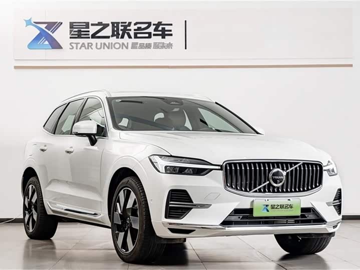 Volvo XC60 Hybrid 2025 Hybrid 4 WD — фото 5