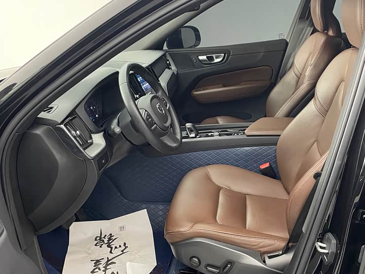 Volvo XC60 2023 B 5 4 WD — фото 4