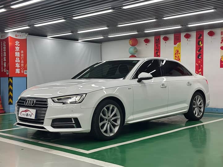 Audi A4L 2018 30 40 TFSI — фото 1