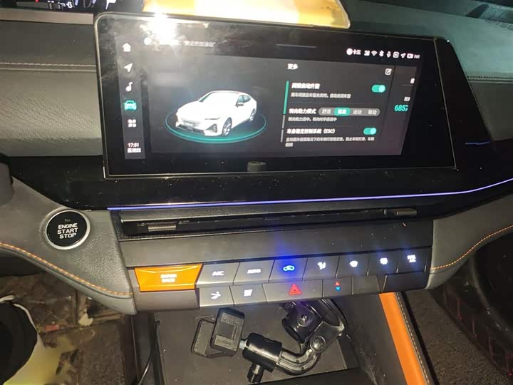 Changan UNI-V 2022 1.5 T Premium — фото 6