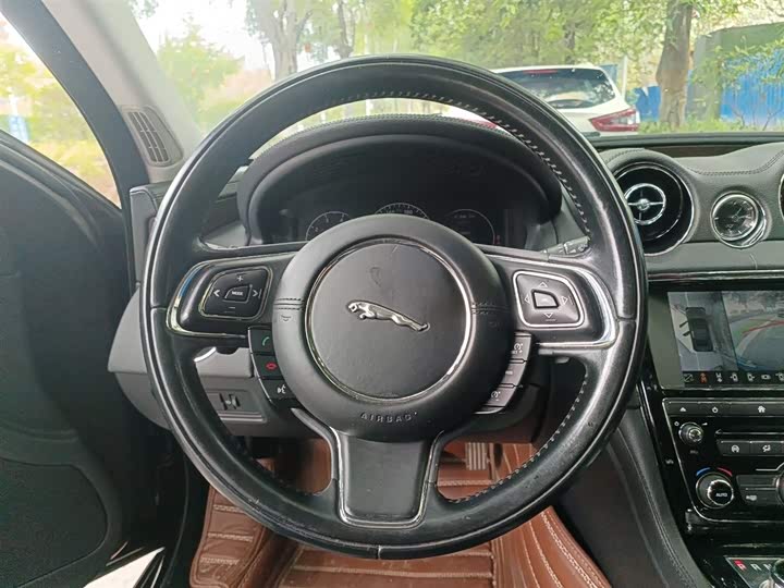 Jaguar XJ 2016 XJL 3.0 SC 2 WD — фото 3