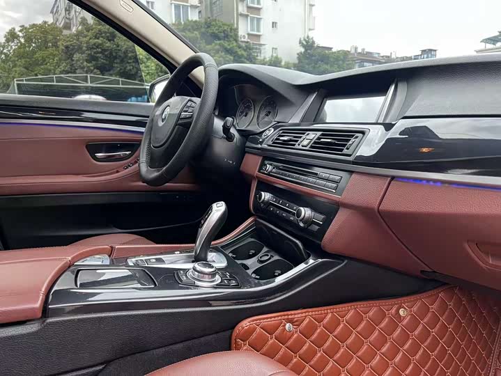 BMW 5-Series 2014 520 Li — фото 16