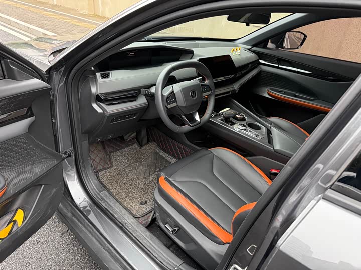 Changan UNI-V 2023 1.5 T Premium — фото 4