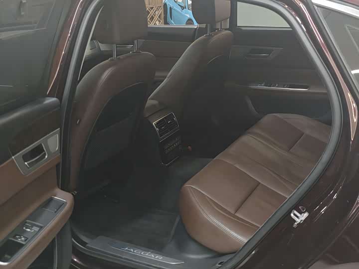 Jaguar XFL 2017 XFL 2.0 T 240 PS — фото 10