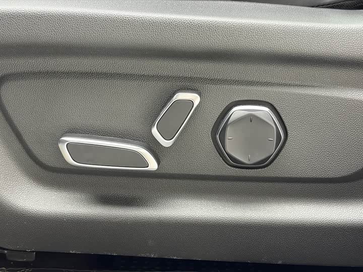 Changan UNI-K 2021 2.0 T Premium — фото 17