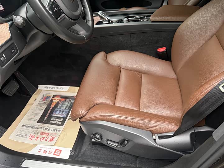 Volvo XC 60 2022 B 5 4 WD — фото 16