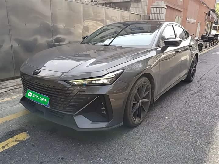 Changan UNI-V 2022 1.5 T Premium — фото 2