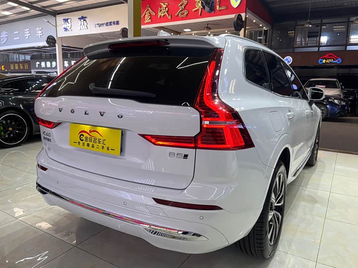 Volvo XC60 2023 B 5 4 WD — фото 27