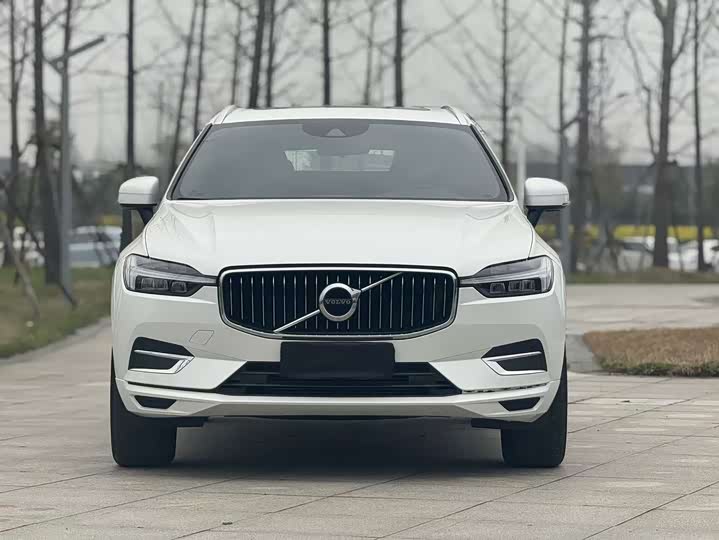 Volvo XC60 2021 T 5 4 WD — фото 2