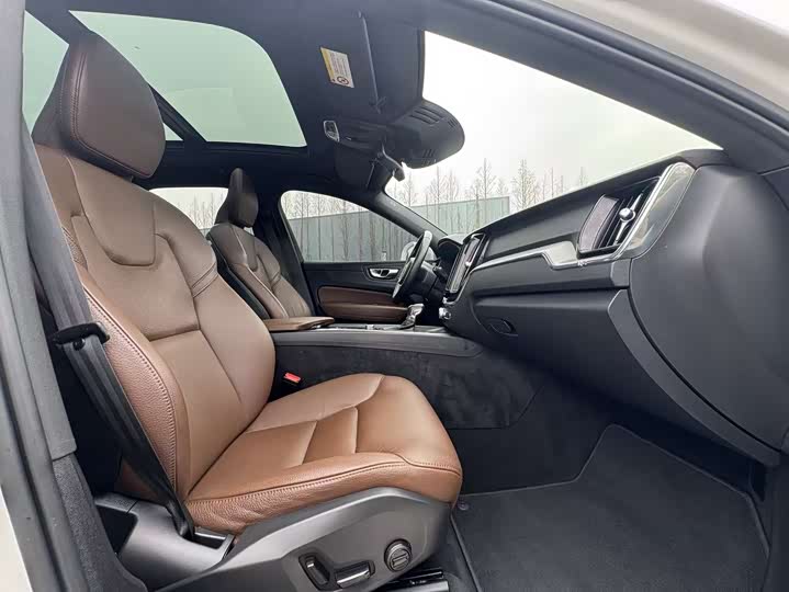 Volvo XC60 2021 T 5 4 WD — фото 23