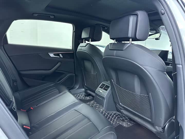 Audi A4L 40 TFSI люкс-динамик — фото 15