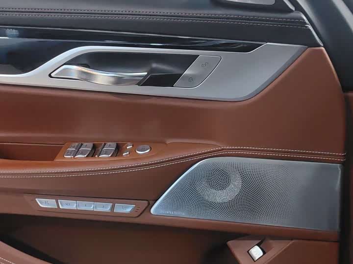 BMW 7-Series 2018 740 Li x Drive M — фото 19