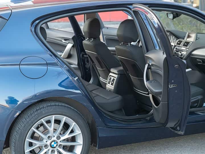 BMW 1-Series 2015 120i Leading — фото 50