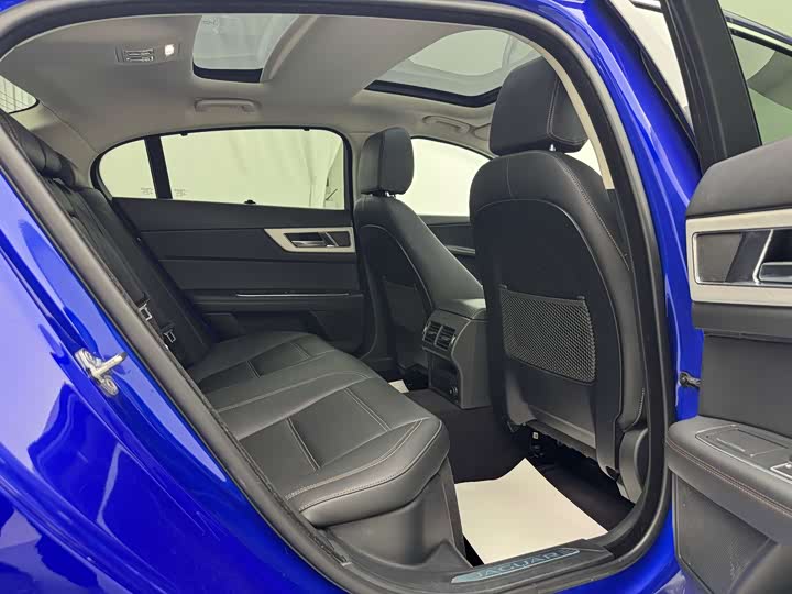 Jaguar XEL 2019 2.0 T 200 PS — фото 20