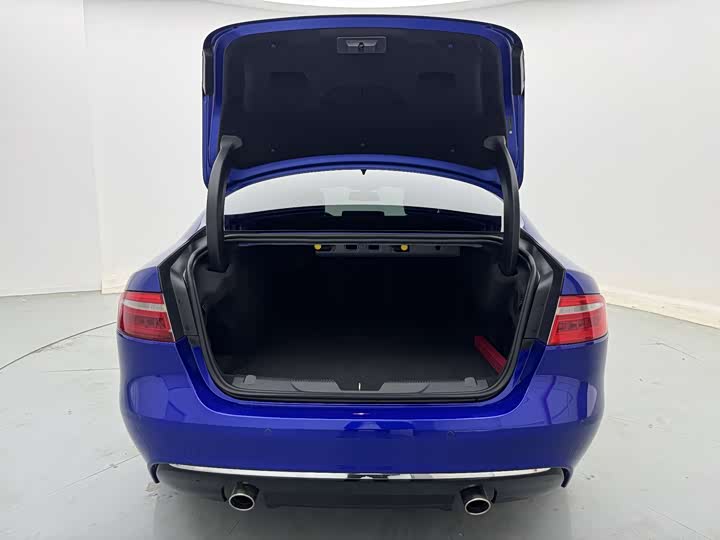 Jaguar XEL 2019 2.0 T 200 PS — фото 33