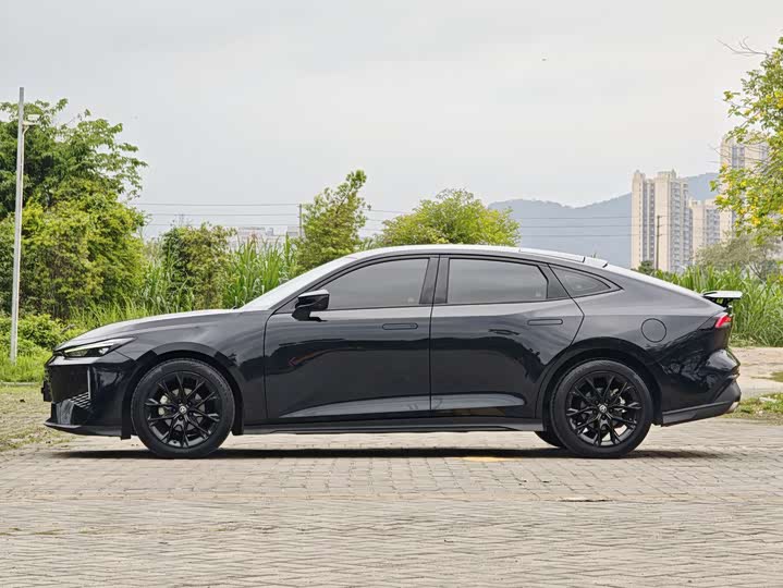 Changan UNI-V 2024 1.5 T Premium — фото 17