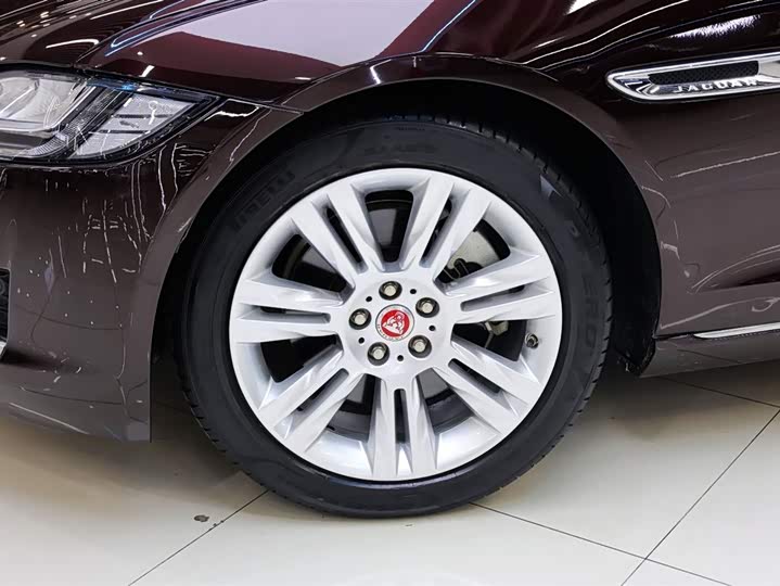 Jaguar XFL 2018 XFL 2.0 T 250 PS — фото 13