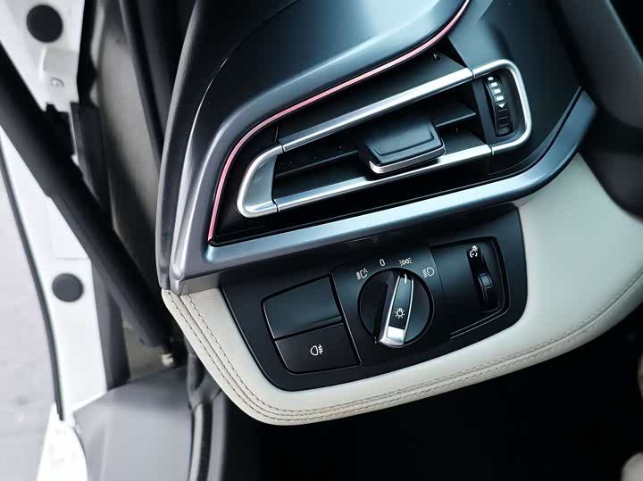 BMW i8 2014 Standard — фото 36