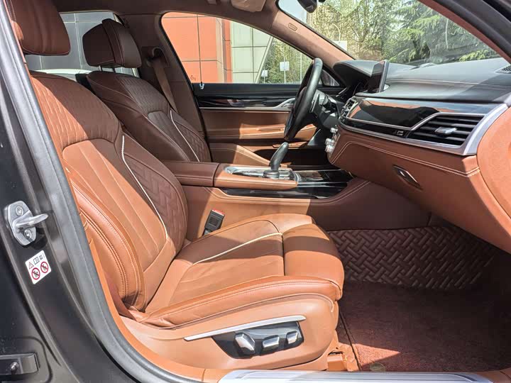 BMW 7-Series 2018 740 Li x Drive M — фото 5