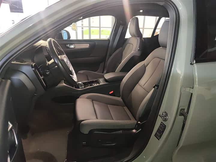 Volvo XC40 2023 B 3 — фото 11