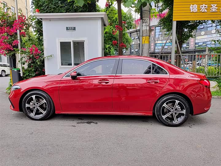 Mercedes-Benz A-Class 2023 A 200 L — фото 3