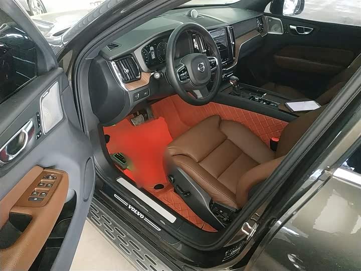 Volvo XC60 2021 T 5 4 WD — фото 16