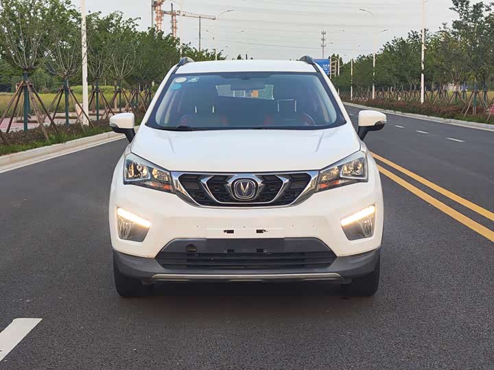 Changan CS15 2016 1.5 L MT — фото 2