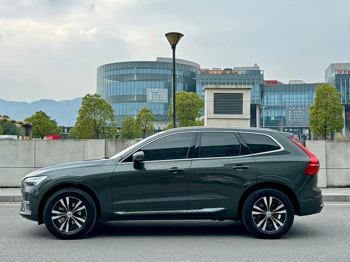 Volvo XC60 2022 B 5 4 WD — фото 7