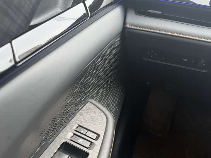 Changan UNI-V 2022 1.5 T Premium — фото 15