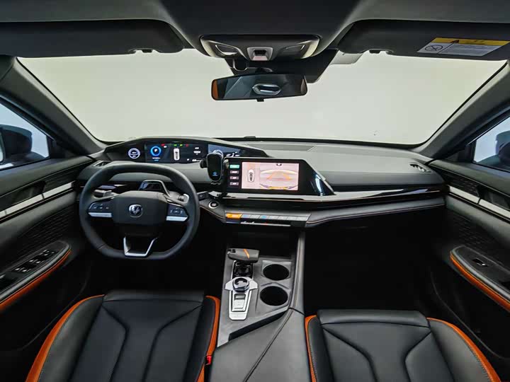 Changan UNI-V 2023 1.5 T Premium — фото 13