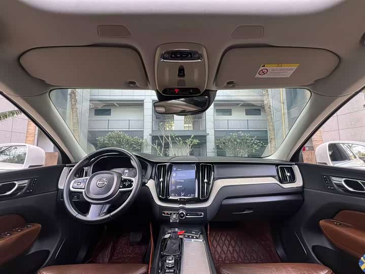 Volvo XC60 2018 T 5 4 WD — фото 13