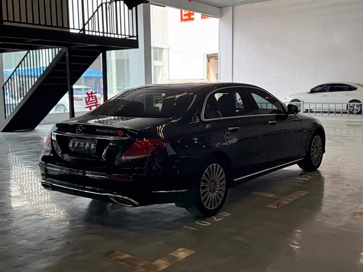 Mercedes-Benz E-Class 2019 E 300 L Luxury — фото 5