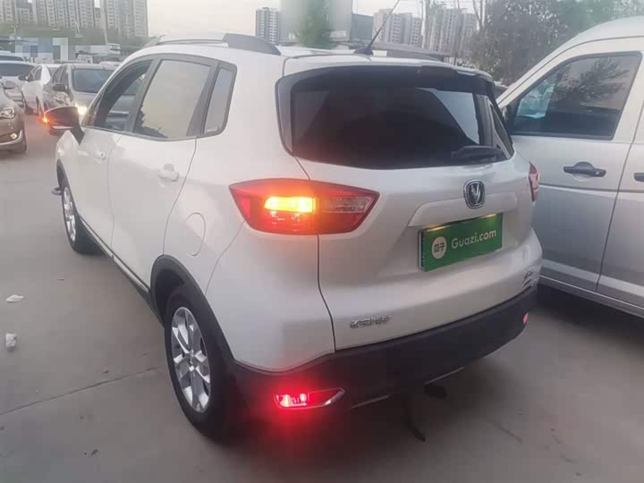 Changan CS15 2016 1.5 L MT — фото 5