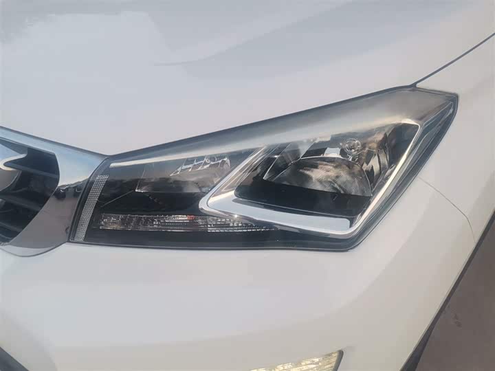 Changan CS15 2016 1.5 L MT — фото 24