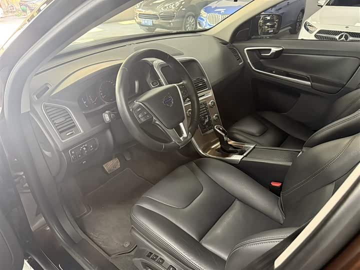 Volvo XC60 2017 T 5 AWD — фото 24