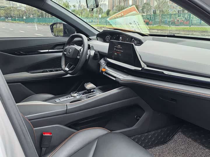 Changan UNI-V 2022 1.5 T Premium — фото 17