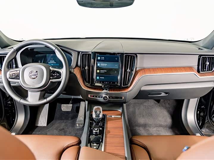 Volvo XC60 2025 B 5 4 WD — фото 11