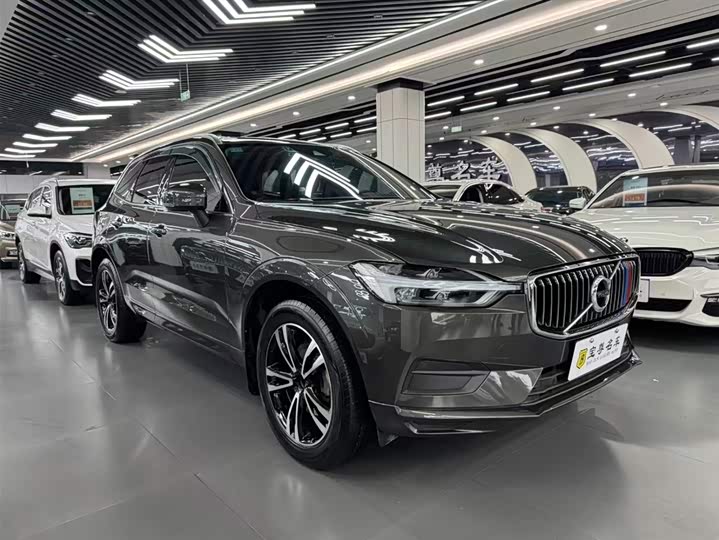 Volvo XC60 2019 T 5 4 WD V — фото 2