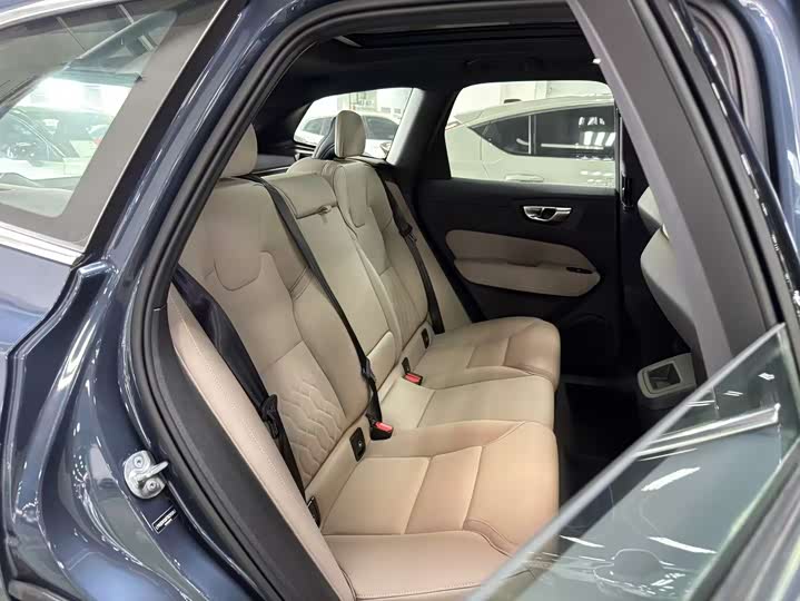 Volvo XC60 2026 B 5 4 WD — фото 16