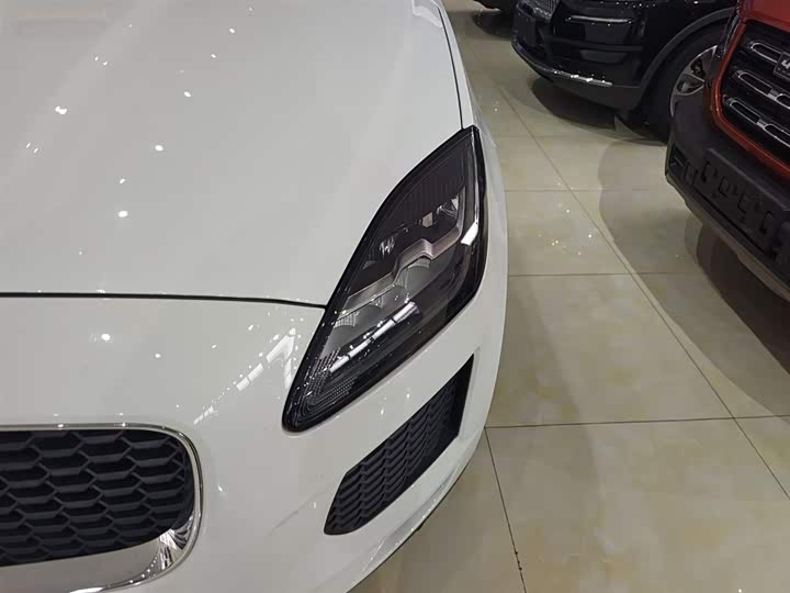 Jaguar E-PACE 2018 P 200 S VI — фото 24