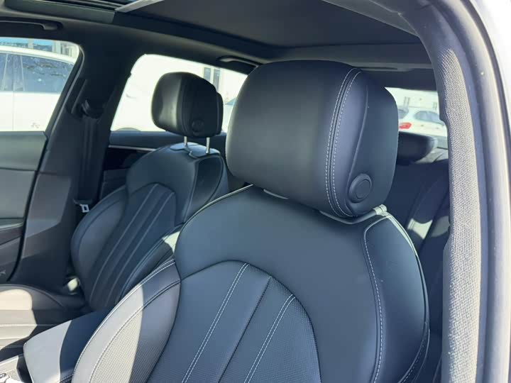 Audi A4L 40 TFSI люкс-динамик — фото 4