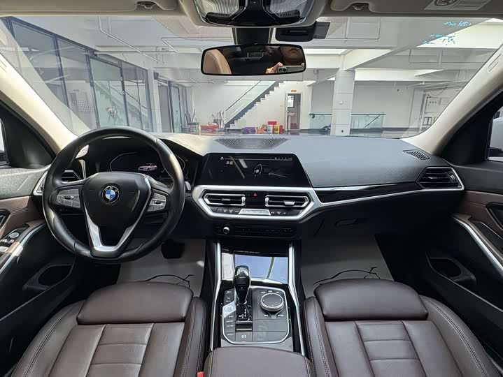 BMW 3 Series 320i спортпакет — фото 10