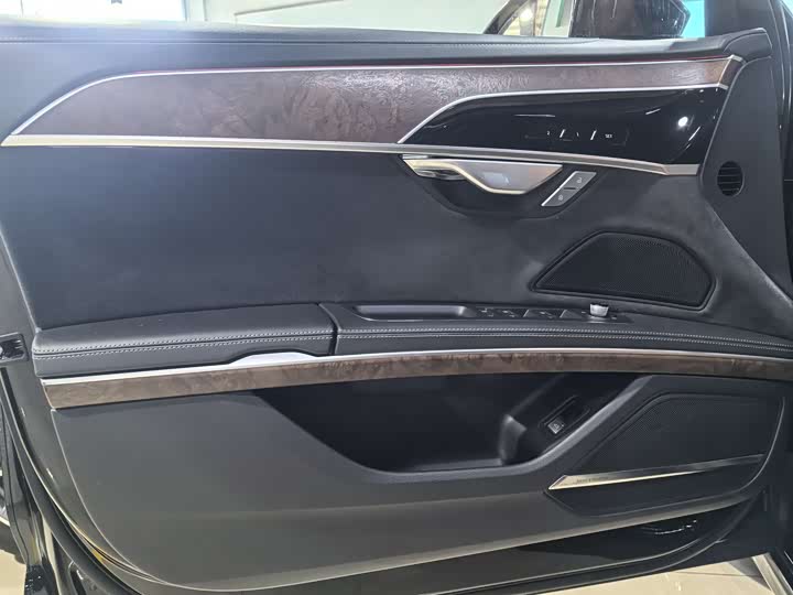 Audi A8 2023 A 8 L 50 TFSI quattro — фото 9