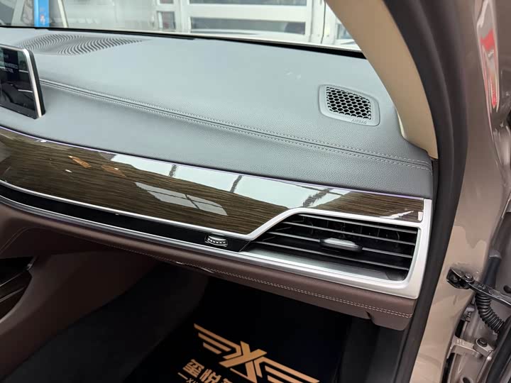 BMW 7-Series 2016 730 Li Leading — фото 35