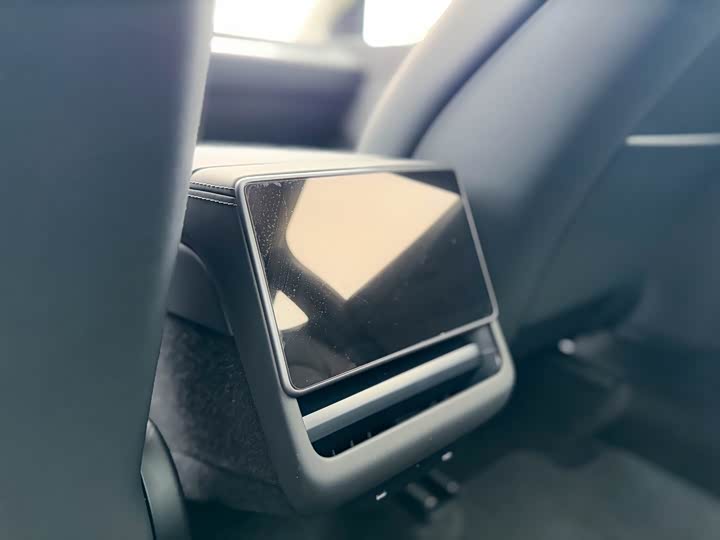 Tesla Model 2025 — фото 13