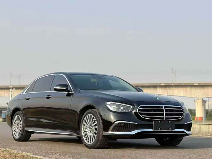 Mercedes-Benz E-Class 2019 E 300 L Luxury — фото 1