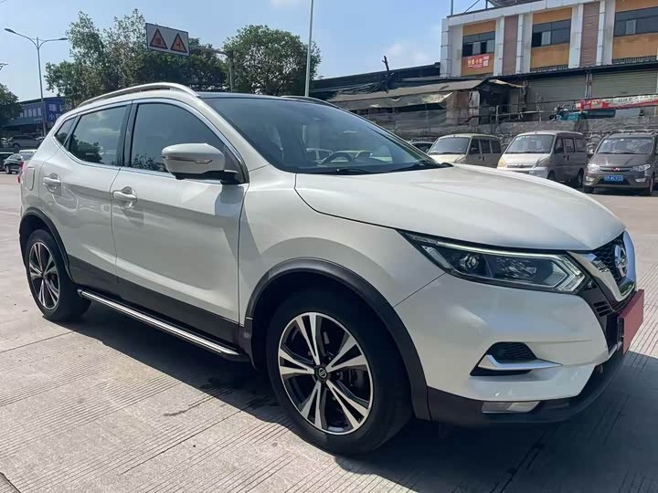 Nissan Qashqai — фото 1